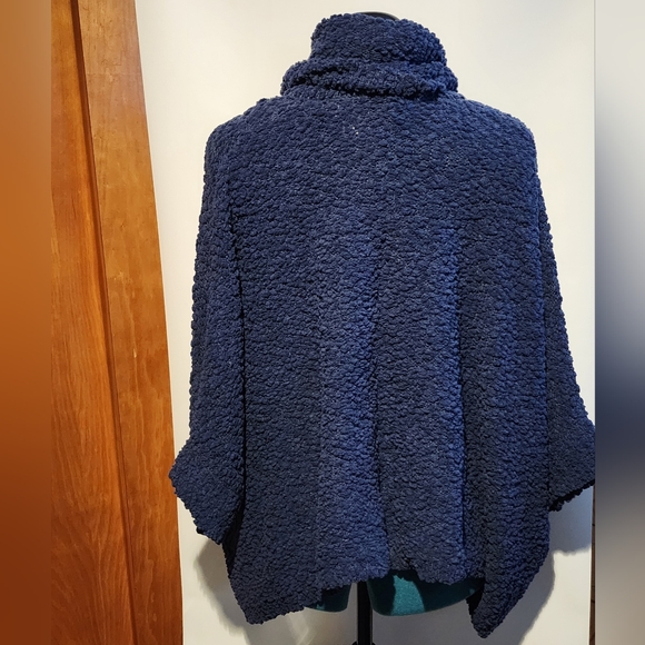 NWT Romeo and Juliet Couture, Dark Blue Ponch style Sweater, Size Small - Picture 3 of 6